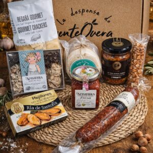 Cesta gourmet “Clásica” con productos artesanos y delicatessen seleccionados
